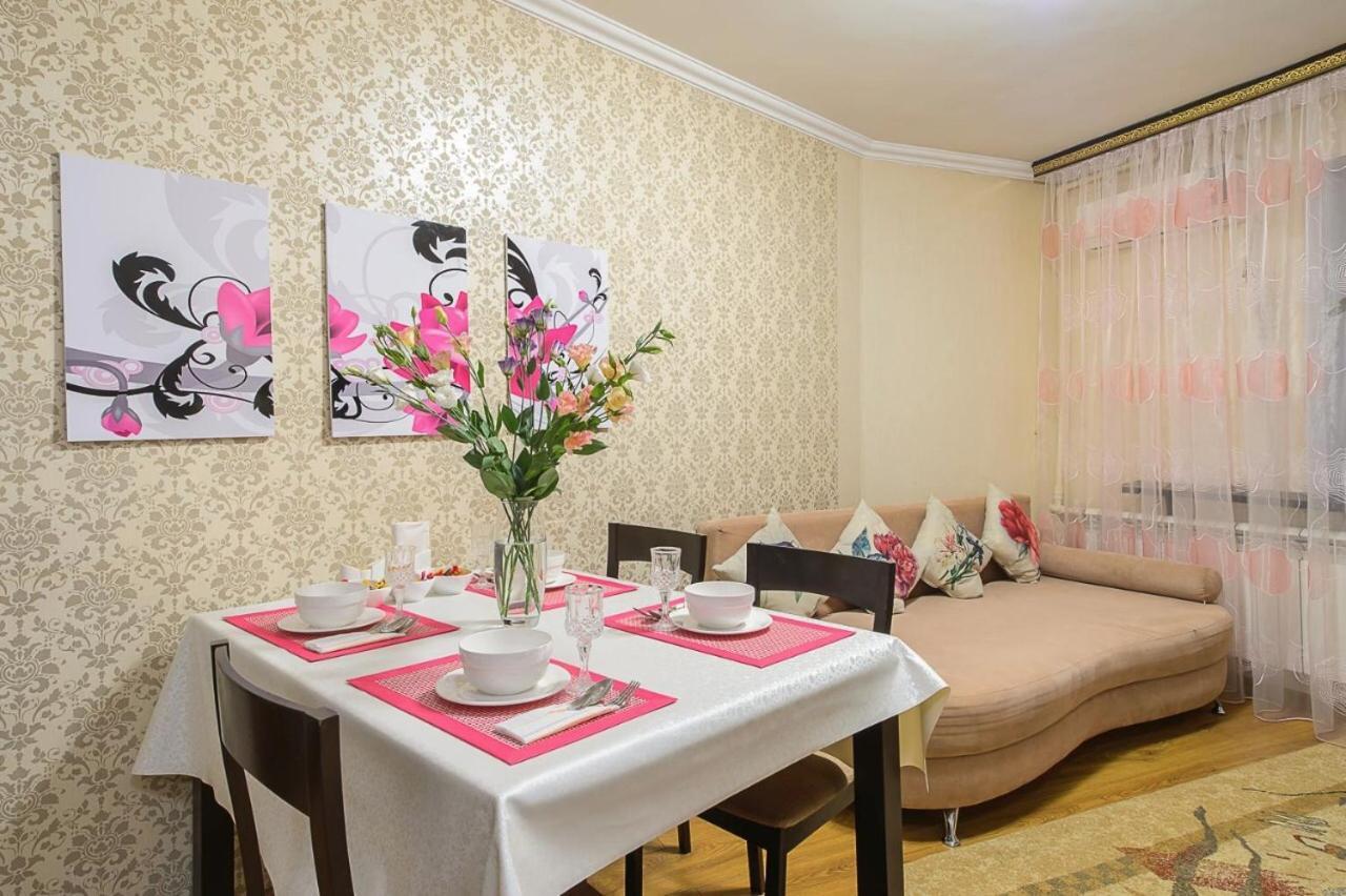 Золотой Квадрат Шевченко 75 Apartment Almaty Exterior photo