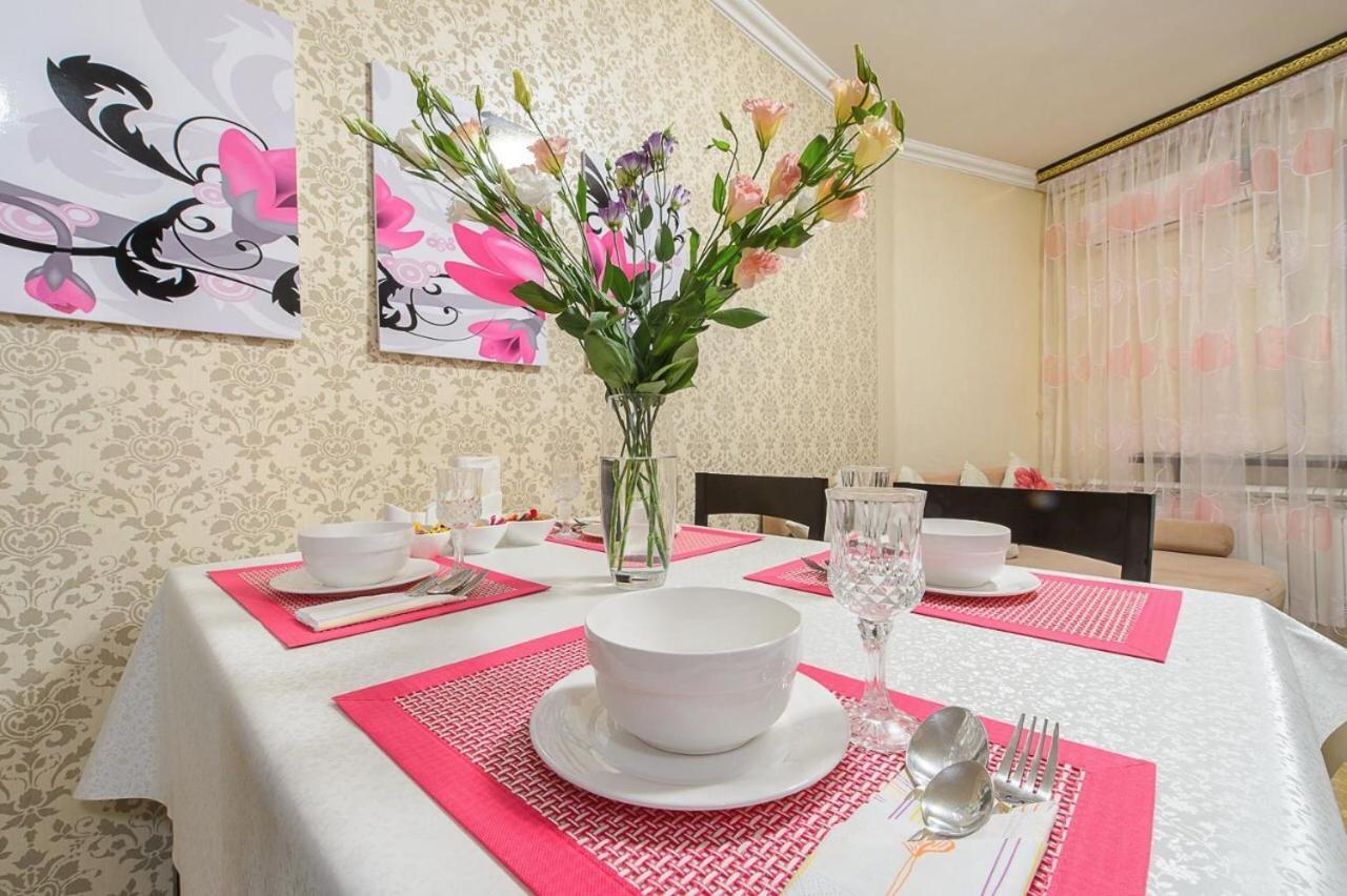 Золотой Квадрат Шевченко 75 Apartment Almaty Exterior photo