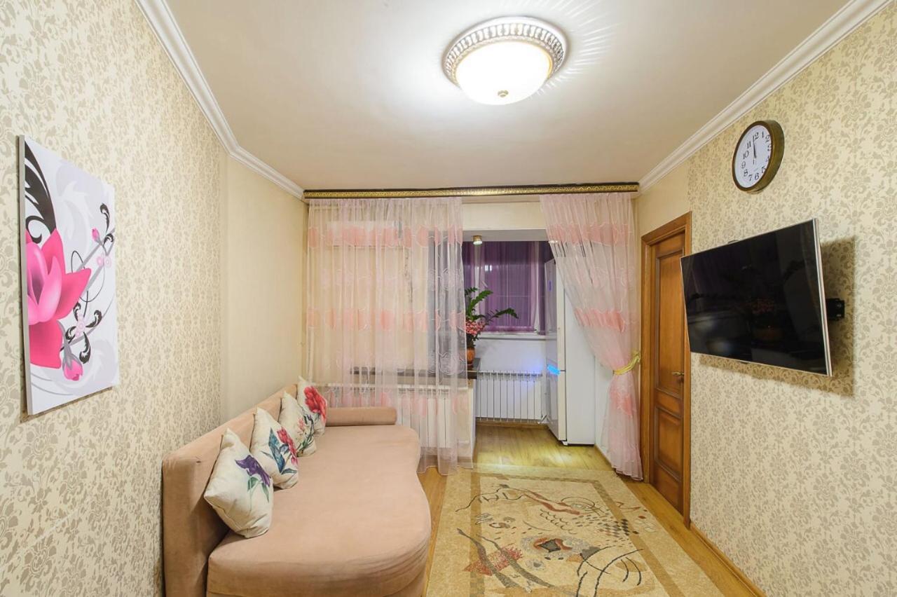 Золотой Квадрат Шевченко 75 Apartment Almaty Exterior photo